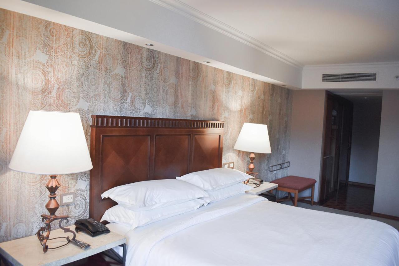 Sheraton Pilar Hotel & Convention Center Экстерьер фото