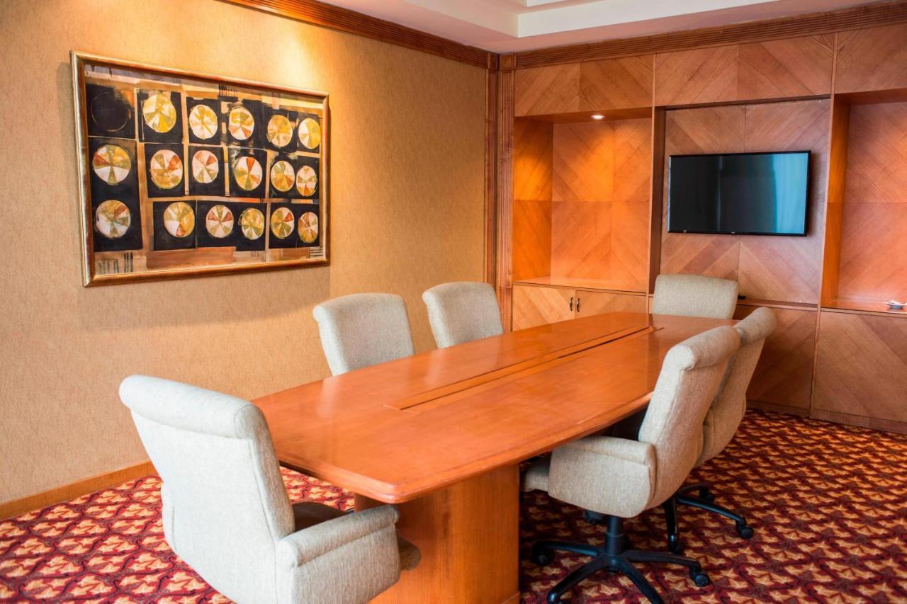 Sheraton Pilar Hotel & Convention Center Экстерьер фото