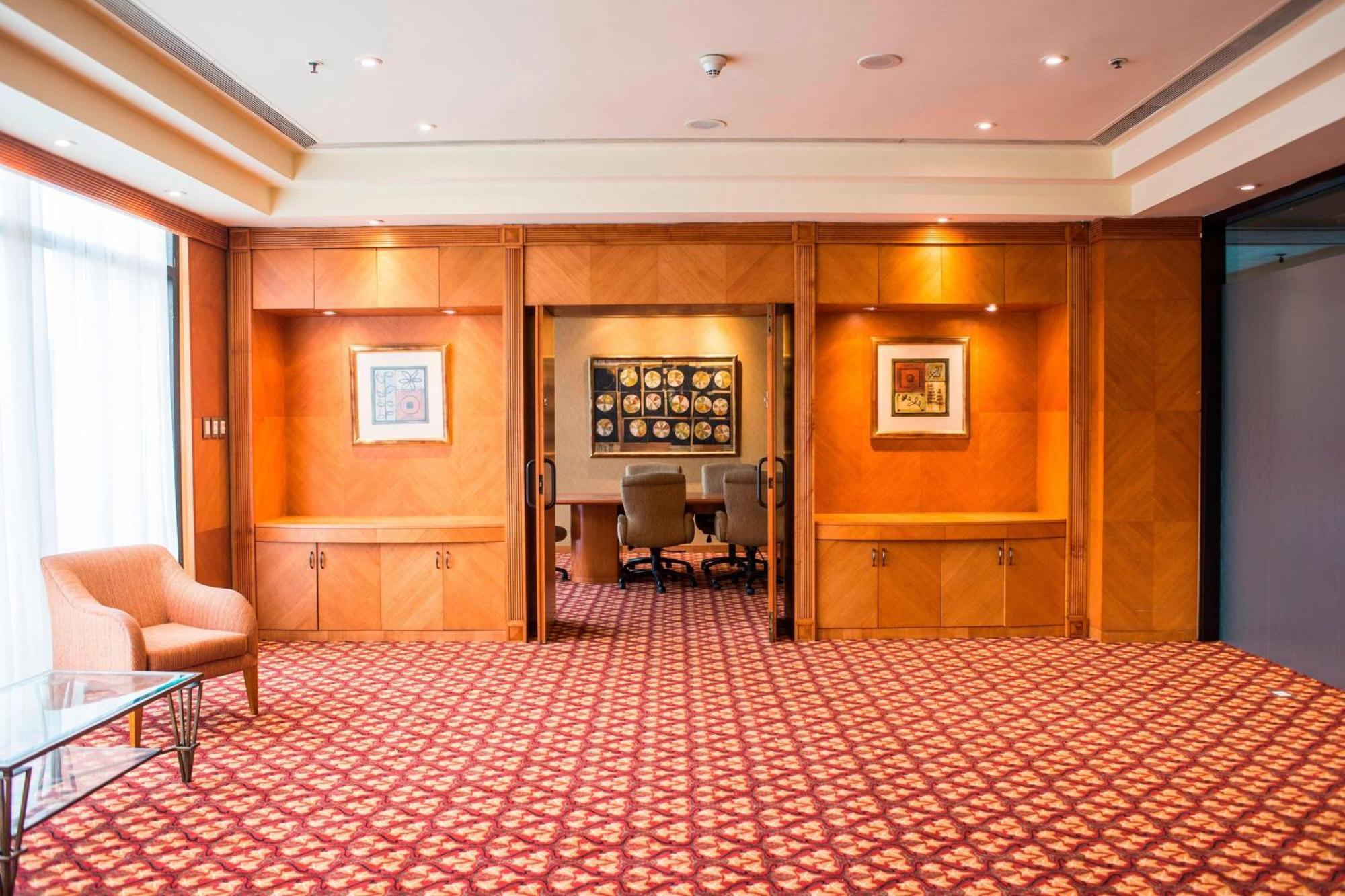 Sheraton Pilar Hotel & Convention Center Экстерьер фото