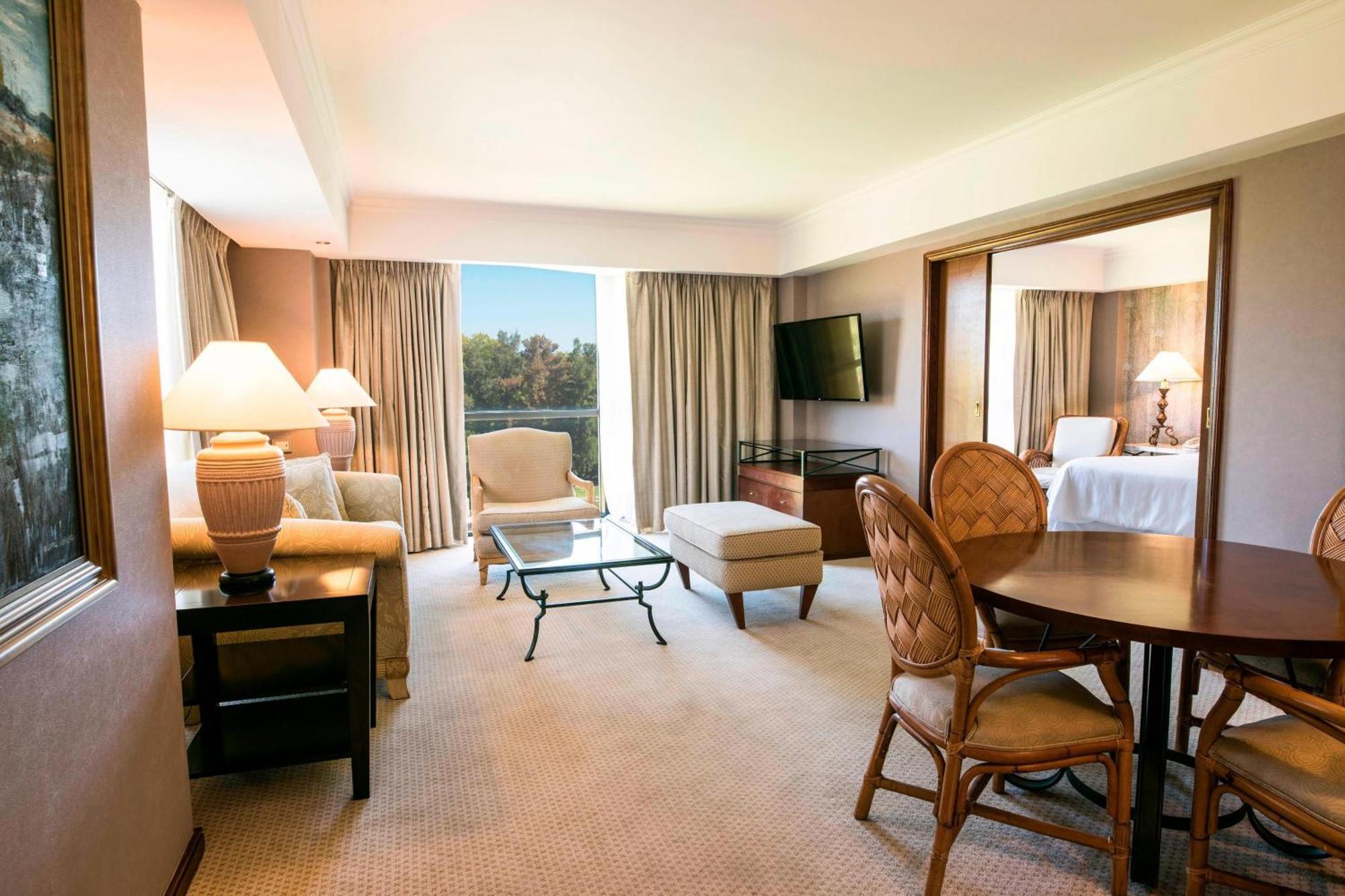 Sheraton Pilar Hotel & Convention Center Экстерьер фото